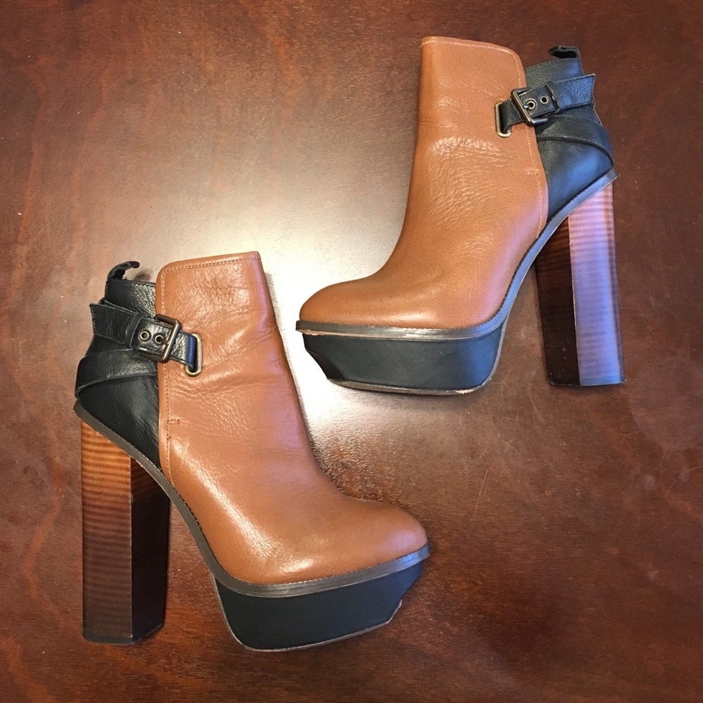 Dolce Vita Two tone high heel platform booties. Genuine Leather. Ankle height.